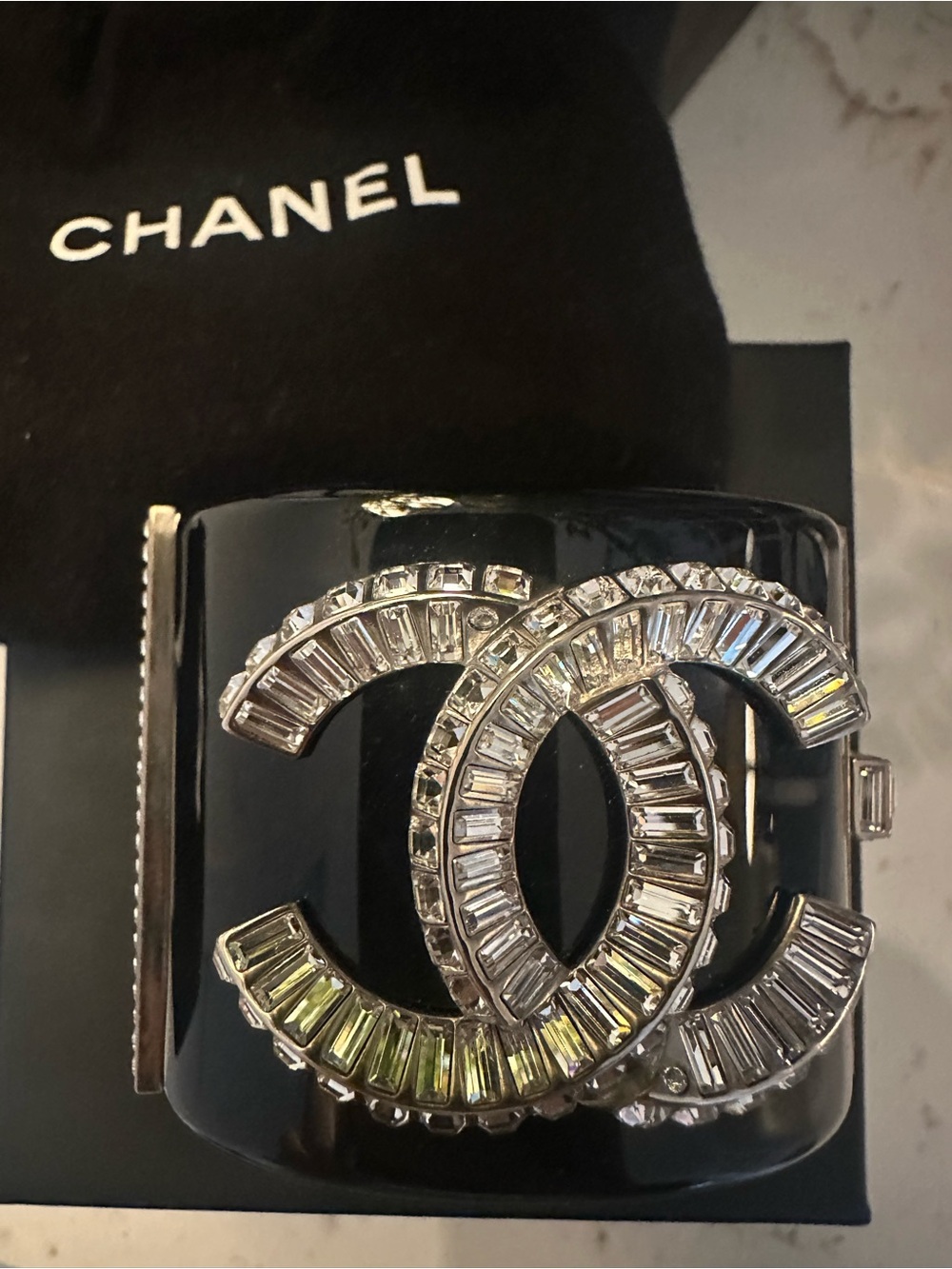 CHANEL STRASS CRYSTAL & RESIN HINGED BRACELET/CUFF - Picture 2 of 10